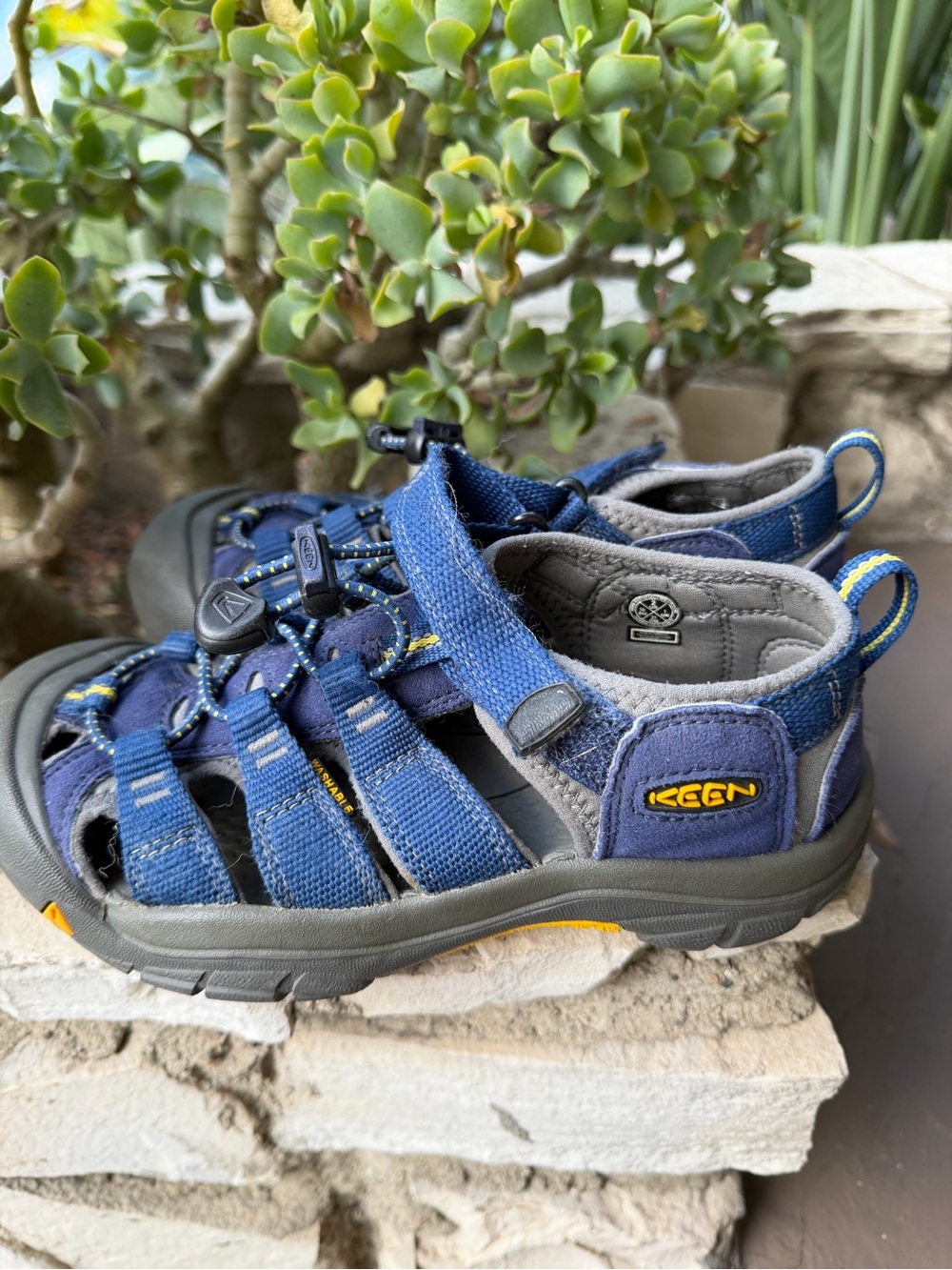 Keen Kids Navy and Yellow Closed-Toe Water Resistant Sandals, Big Kid 2